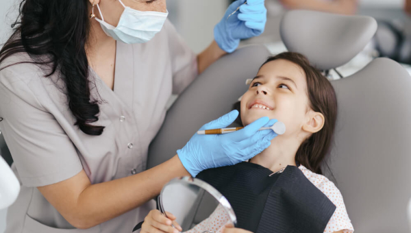 Penyebab Gigi Berlubang pada Anak-Anak dan Bagaimana Pencegahannya